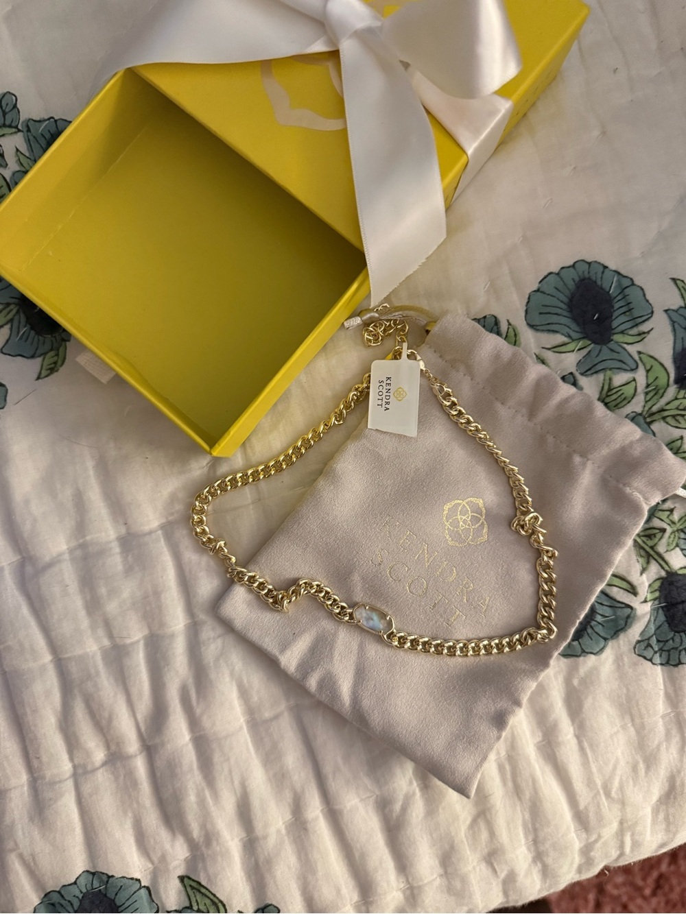 Kendra Scott Gold Chain Necklace with Iridescent Stone Center